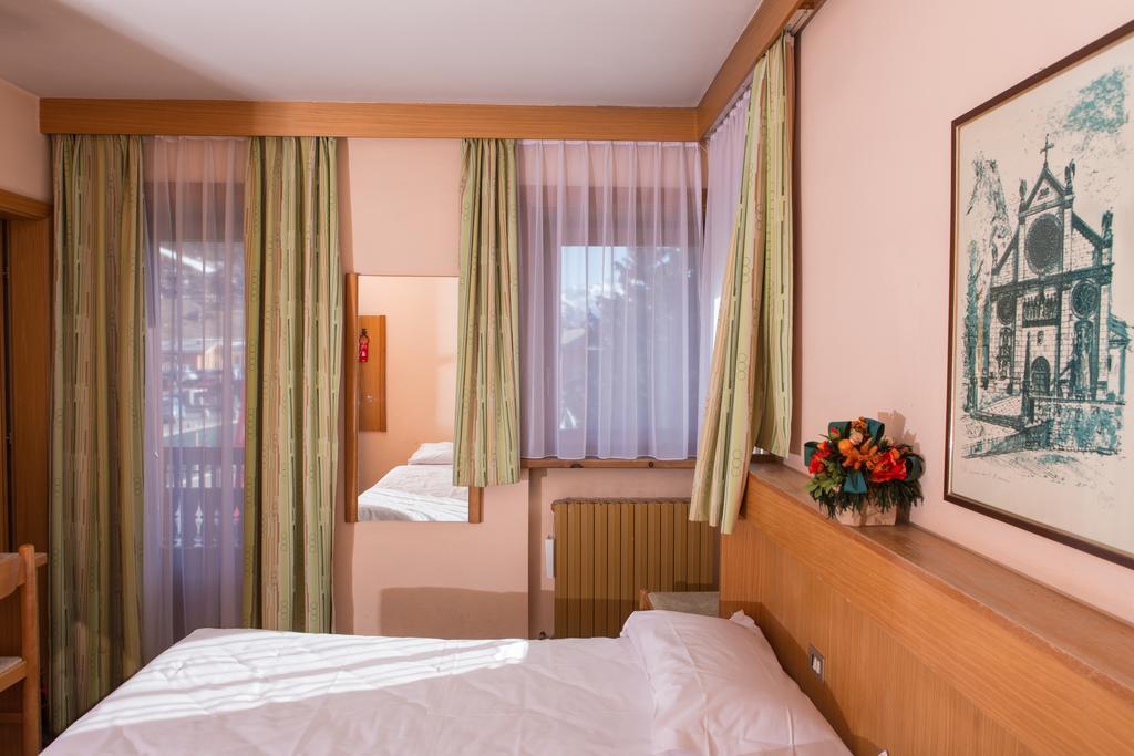 Hotel La Baita Livigno Phòng bức ảnh